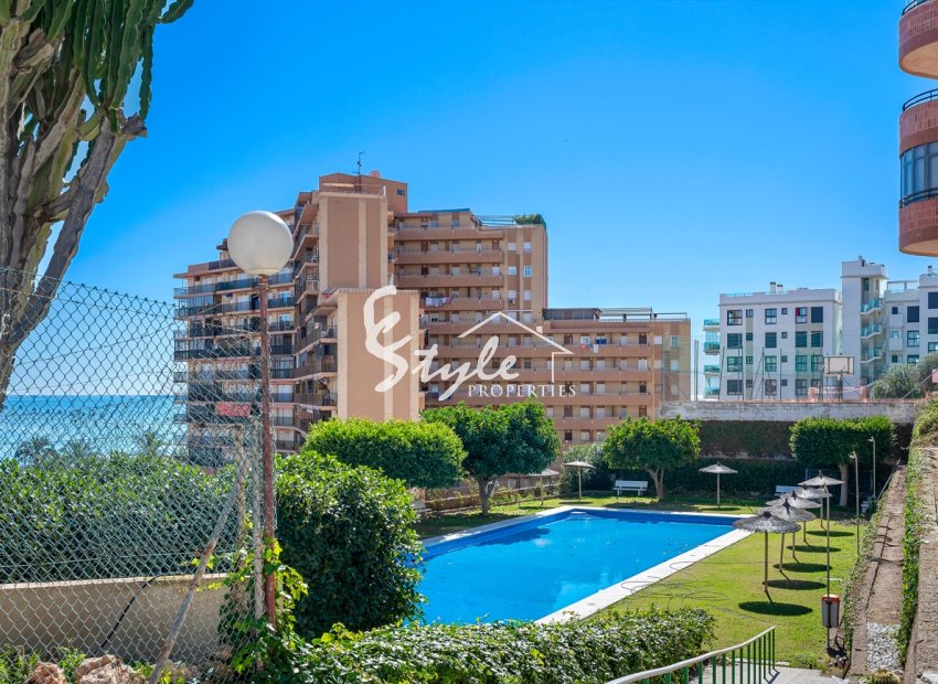 Resale - Apartamento - Arenales del Sol - Segunda linea playa