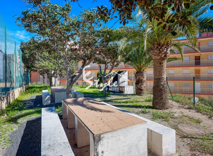 Resale - Apartamento - Arenales del Sol - Segunda linea playa