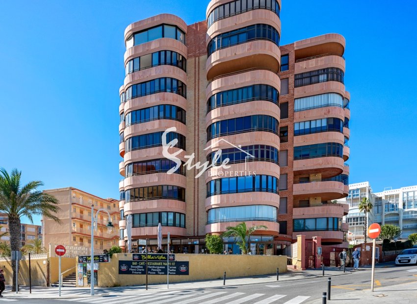Resale - Apartamento - Arenales del Sol - Segunda linea playa