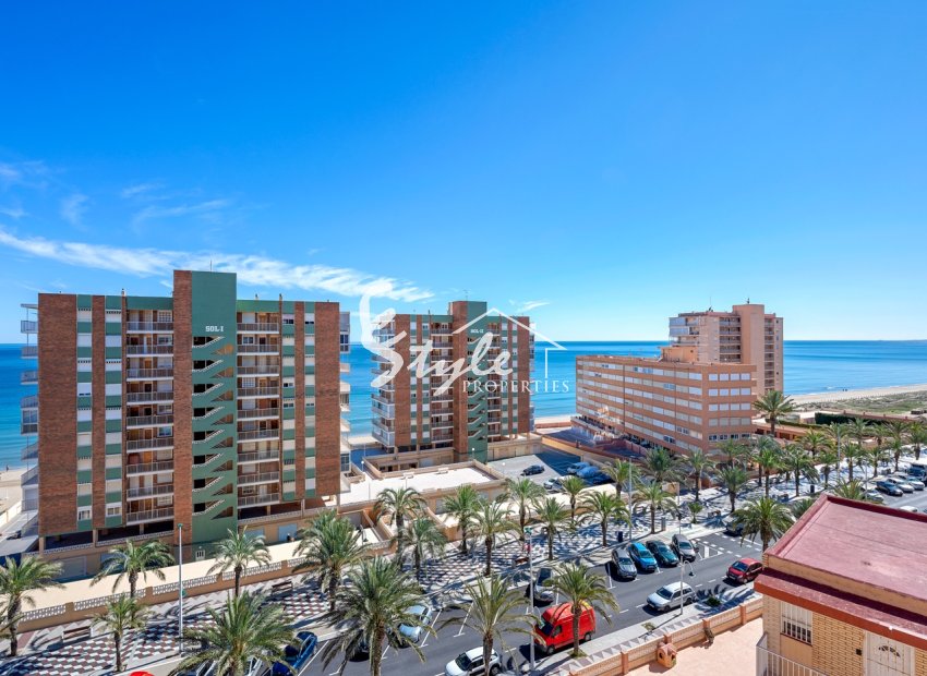 Resale - Apartamento - Arenales del Sol - Segunda linea playa