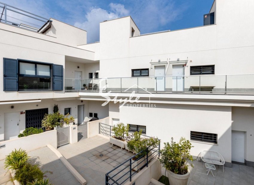 Resale - Apartamento - La Mata