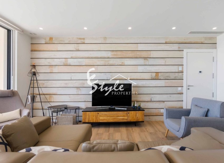 Resale - Apartamento - Las Colinas Golf