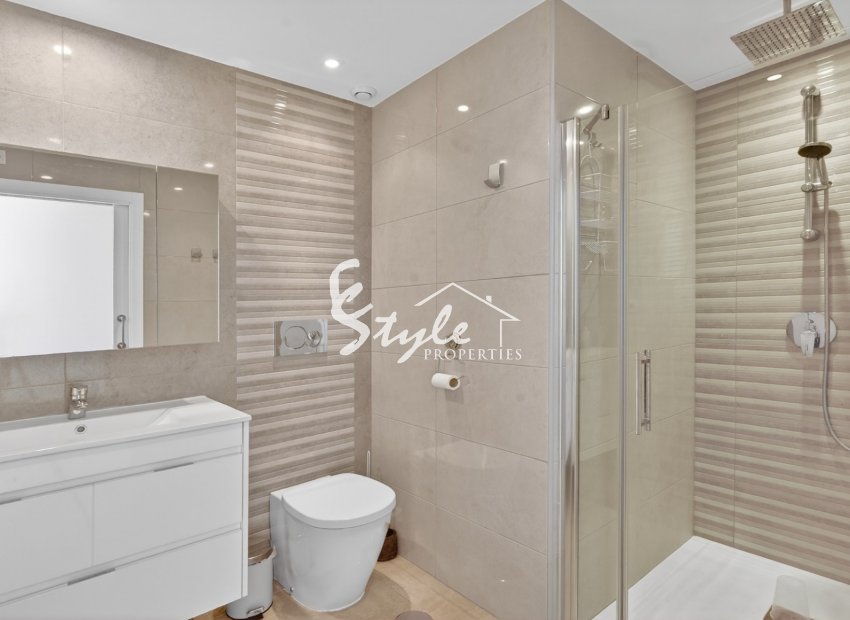 Resale - Apartamento - Torrevieja - Aguas Nuevas