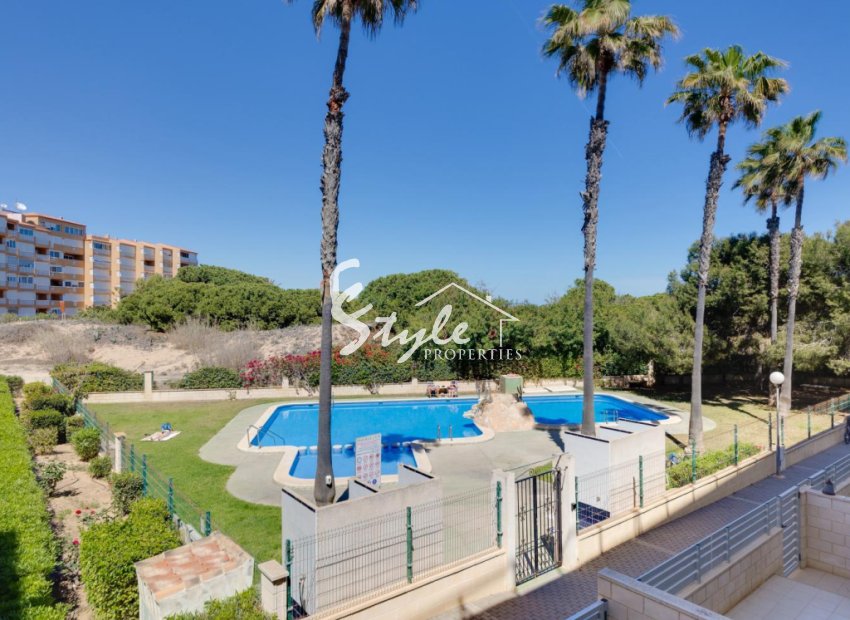 Resale - Apartamento - Torrevieja - calle Puerto Romano