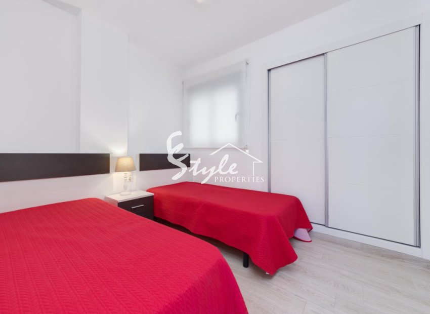 Resale - Apartamento - Torrevieja - calle Puerto Romano