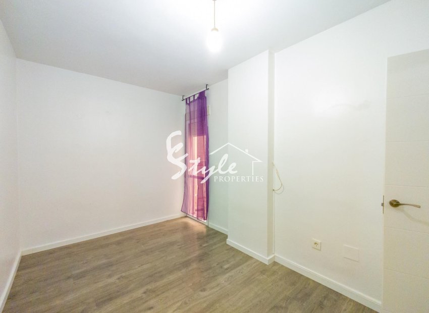 Resale - Apartamento - Torrevieja - Estacion de autobuses