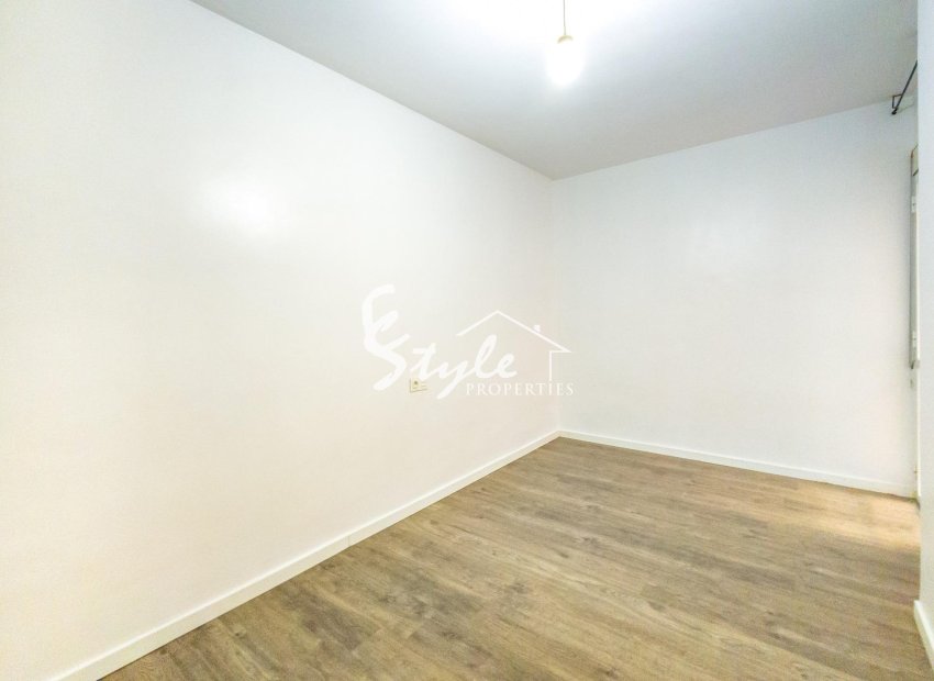 Resale - Apartamento - Torrevieja - Estacion de autobuses