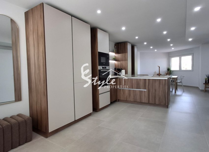 Resale - Apartamento - Torrevieja - Playa Acequion