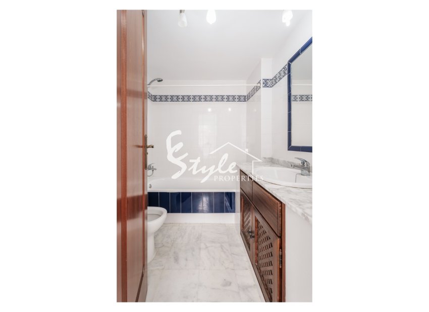 Resale - Apartamento - Torrevieja - Playa de los Locos