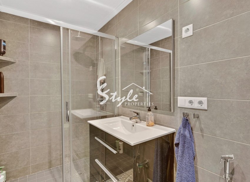 Resale - Apartamento - Torrevieja - Playa de los Locos