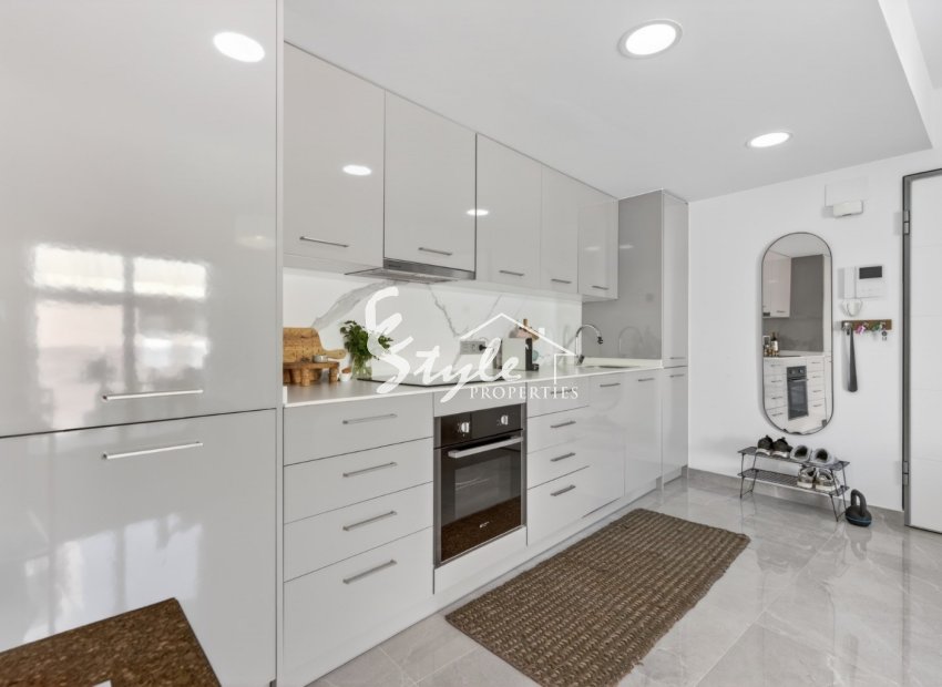 Resale - Apartamento - Torrevieja - Playa de los Locos