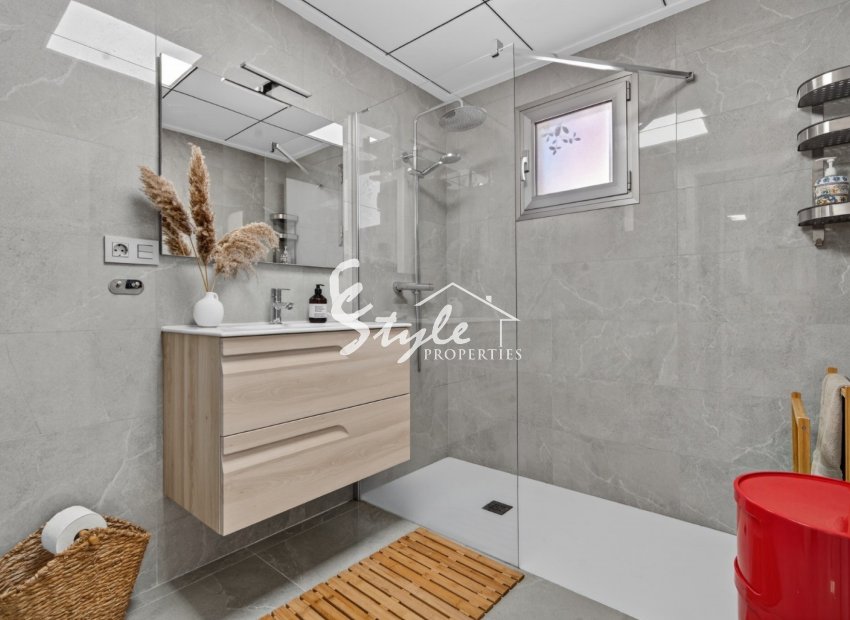 Resale - Apartamento - Torrevieja - Playa de los Locos