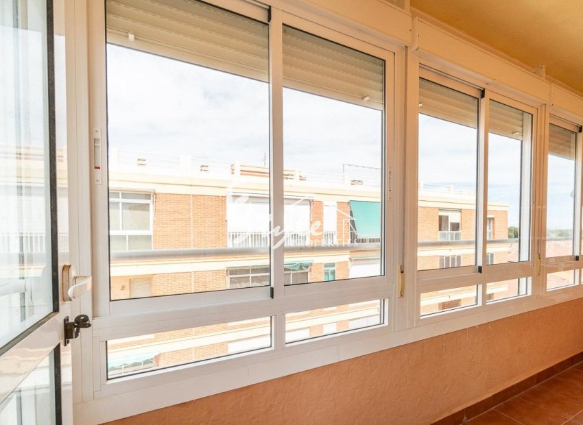 Resale - Apartamento - Torrevieja - Playa de los Naufragos