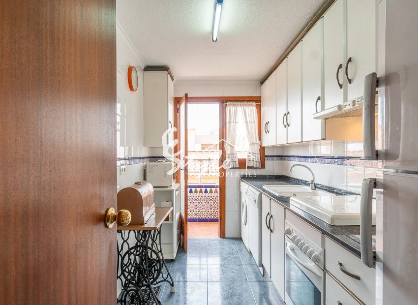 Resale - Apartamento - Torrevieja - Playa de los Naufragos