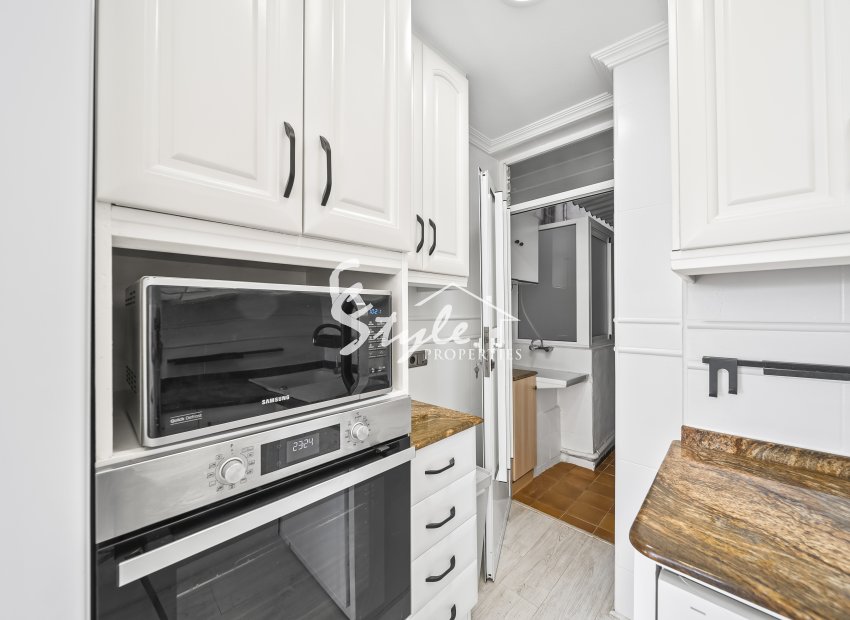 Resale - Apartamento - Torrevieja - Puerto