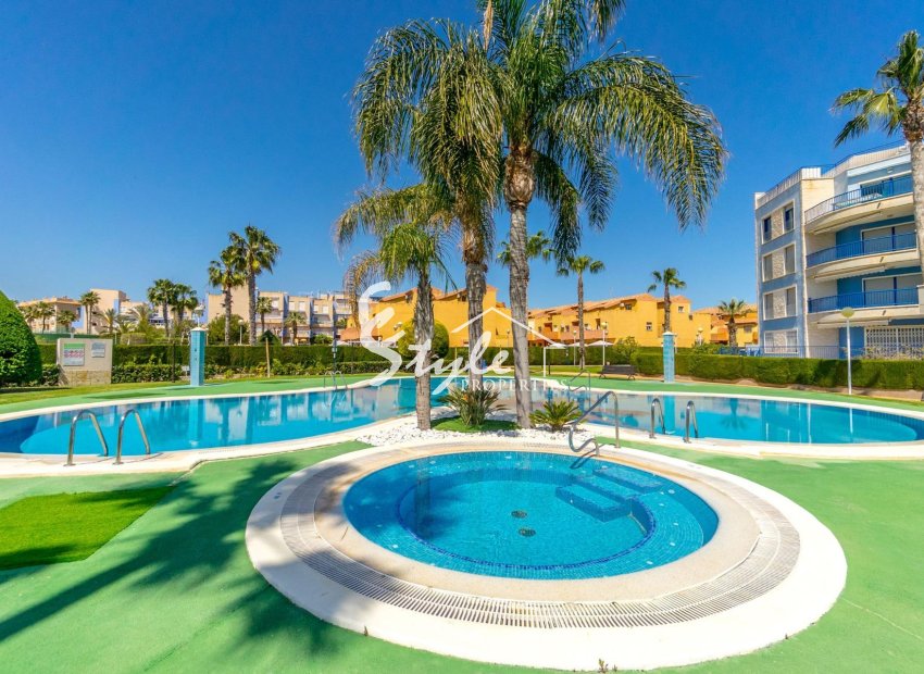 Resale - Apartment - Orihuela Costa  - Campoamor