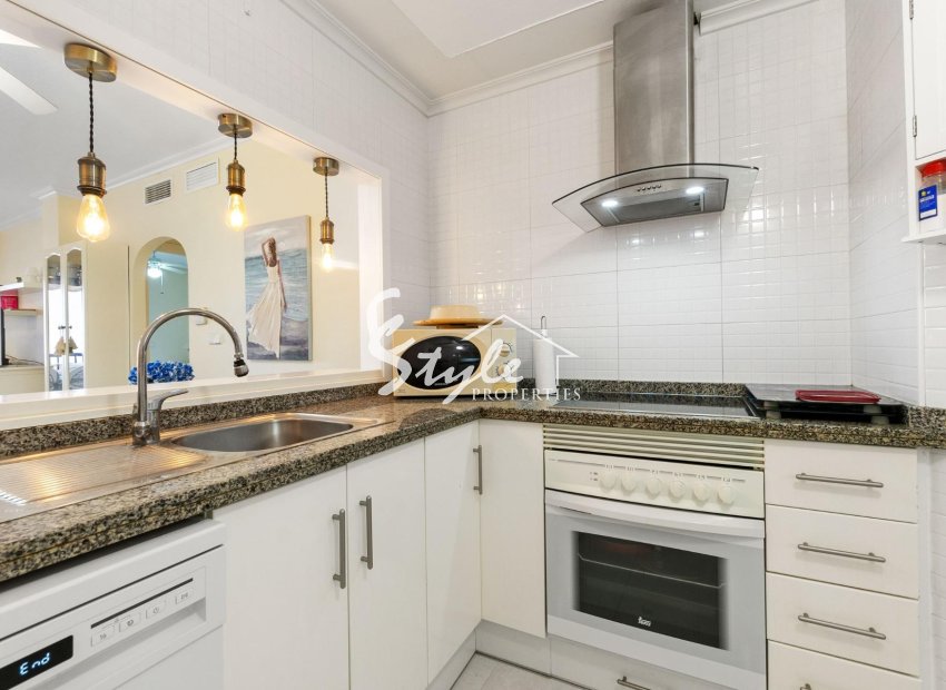 Resale - Apartment - Orihuela Costa  - Campoamor