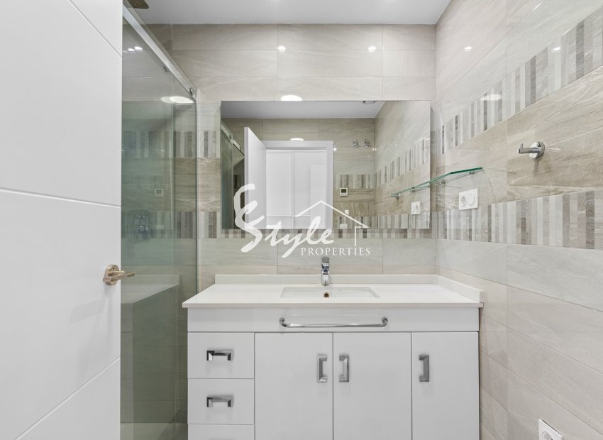 Resale - Apartment - Orihuela Costa  - Punta Prima