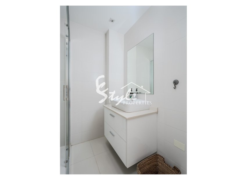 Resale - Apartment - Orihuela Costa  - Punta Prima