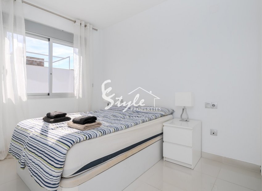 Resale - Apartment - Orihuela Costa  - Punta Prima