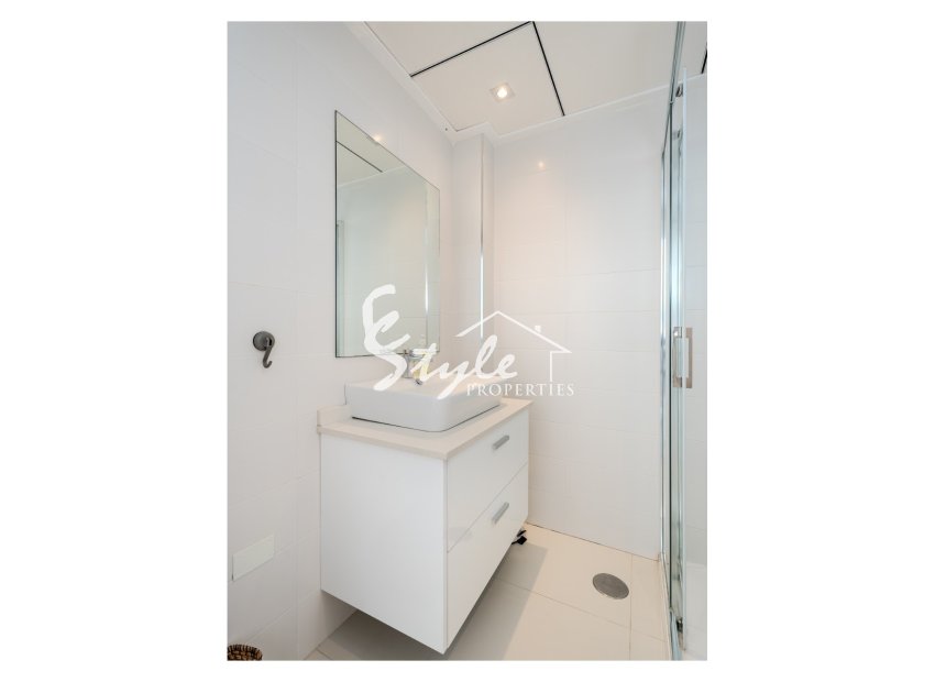 Resale - Apartment - Orihuela Costa  - Punta Prima