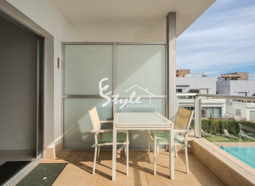 Resale - Apartment - Orihuela Costa  - Punta Prima