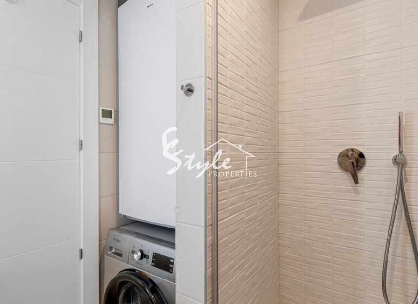 Resale - Apartment - Orihuela Costa  - Villamartin