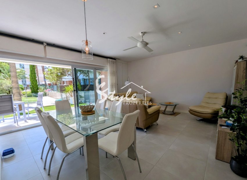 Resale - Apartment - Orihuela Costa  - Villamartin