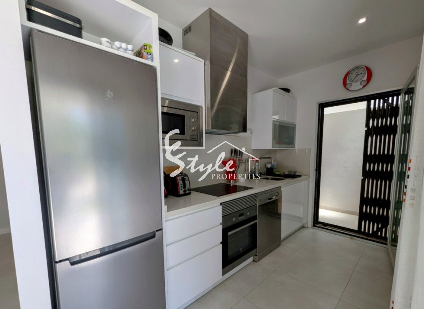 Resale - Apartment - Orihuela Costa  - Villamartin