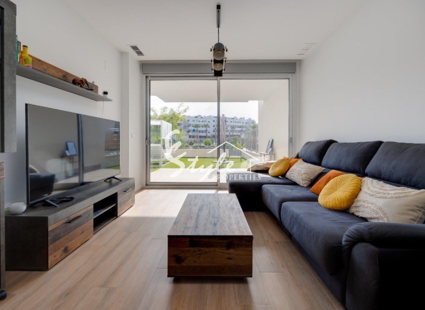 Resale - Apartment - Orihuela Costa  - Villamartin