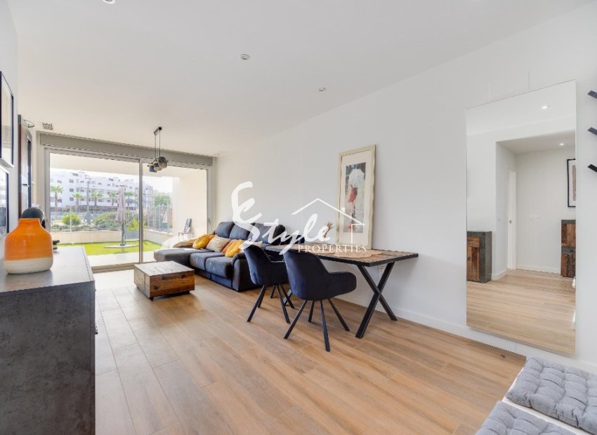 Resale - Apartment - Orihuela Costa  - Villamartin