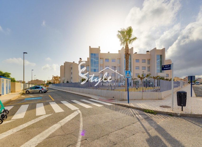 Resale - Apartment - Orihuela Costa  - Villamartin