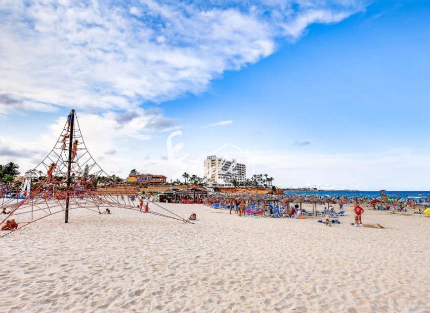 Resale - Apartment - Orihuela Costa  - Villamartin