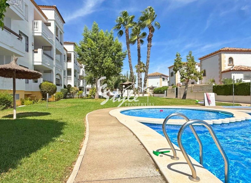 Resale - Apartment - Orihuela Costa  - Villamartin