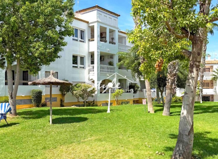 Resale - Apartment - Orihuela Costa  - Villamartin