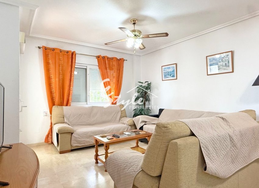 Resale - Apartment - Orihuela Costa  - Villamartin