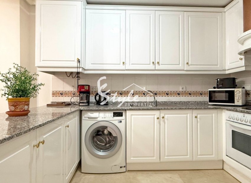 Resale - Apartment - Orihuela Costa  - Villamartin