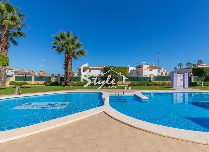 Resale - Apartment - Orihuela Costa  - Villamartin