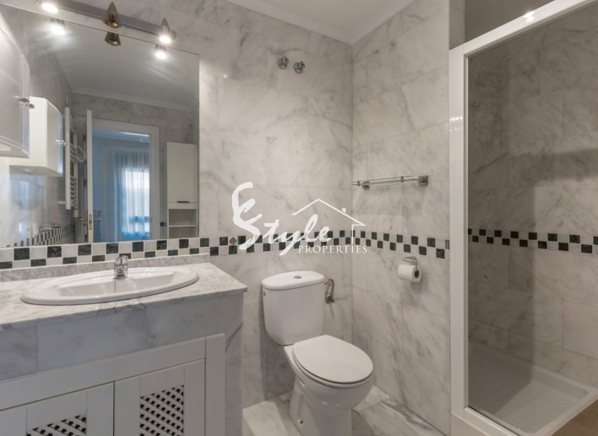 Resale - Apartment - Orihuela Costa  - Villamartin