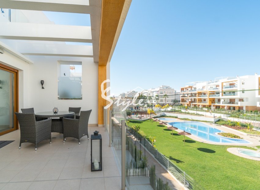 Resale - Apartment - Orihuela Costa  - Villamartin