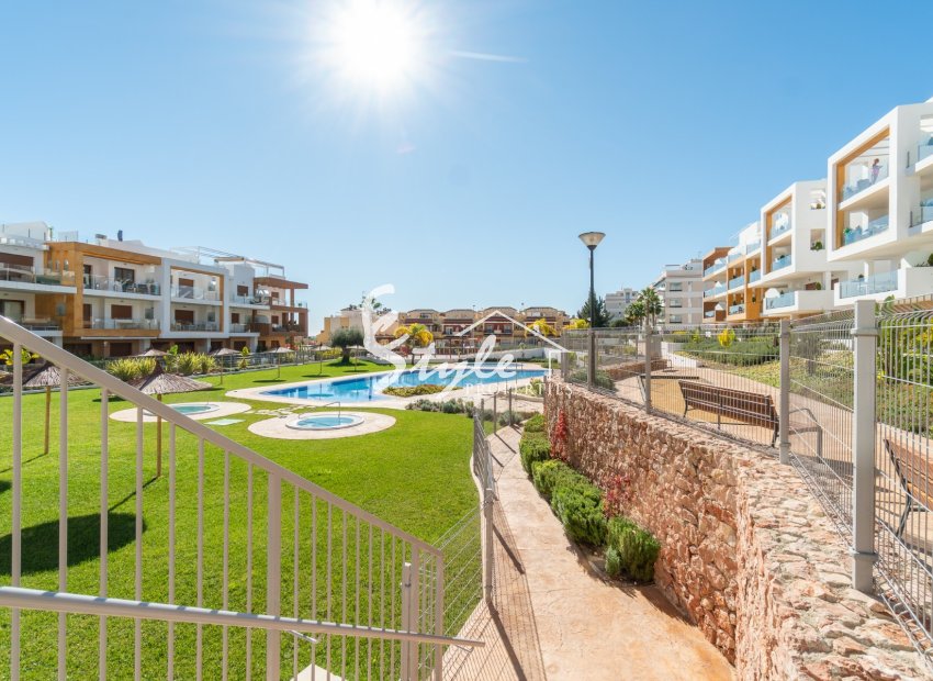 Resale - Apartment - Orihuela Costa  - Villamartin