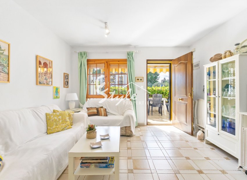 Resale - Apartment - Orihuela Costa  - Villamartin