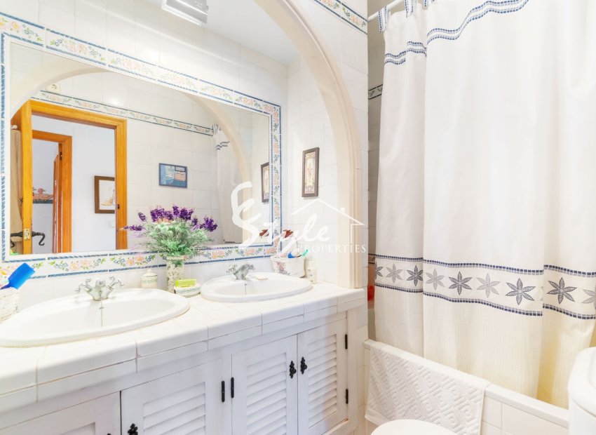 Resale - Apartment - Orihuela Costa  - Villamartin