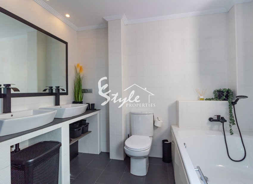 Resale - Apartment Penthouse - Torrevieja - Beach