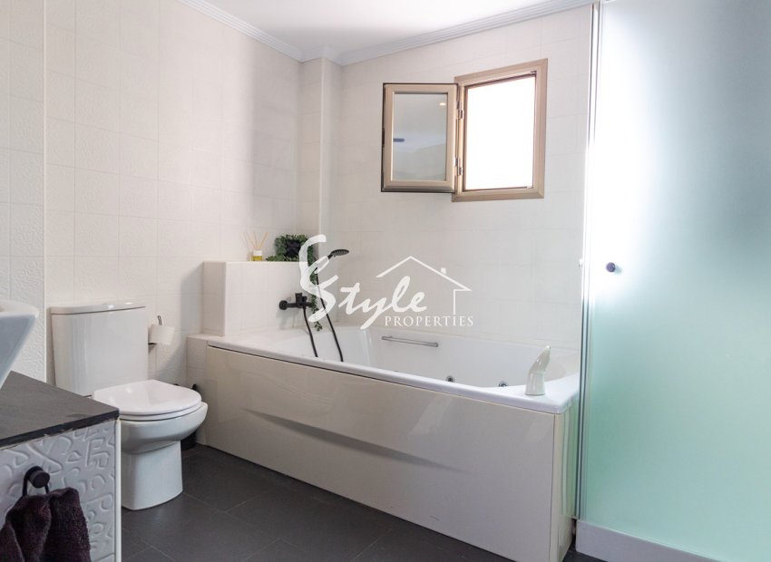 Resale - Apartment Penthouse - Torrevieja - Beach