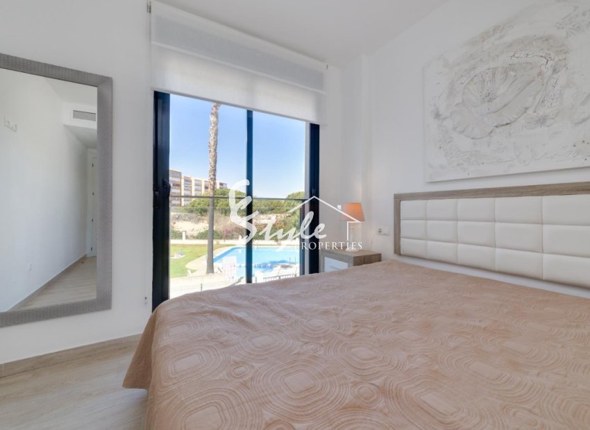 Resale - Apartment - Torrevieja - calle Puerto Romano
