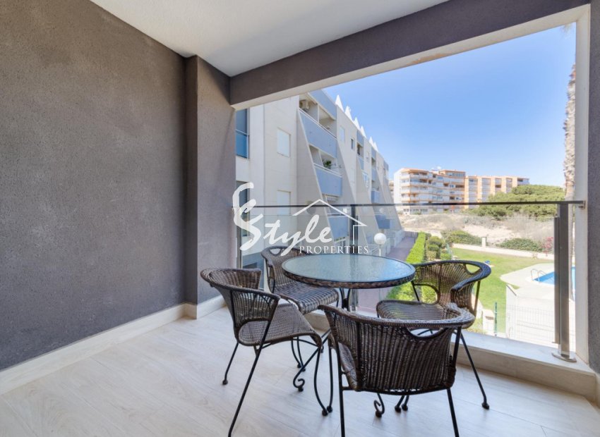 Resale - Apartment - Torrevieja - calle Puerto Romano