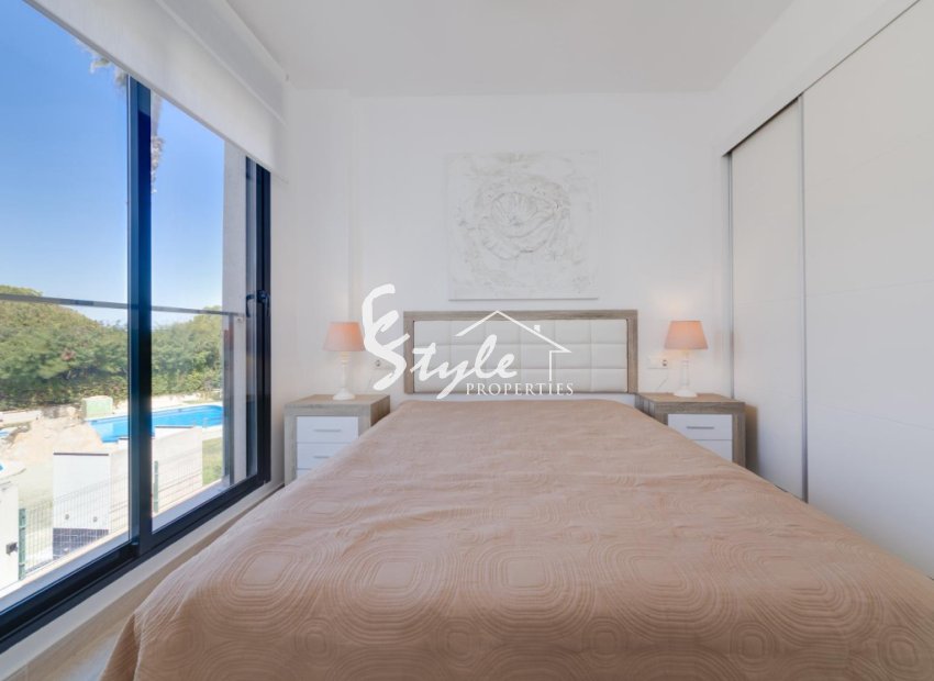 Resale - Apartment - Torrevieja - calle Puerto Romano