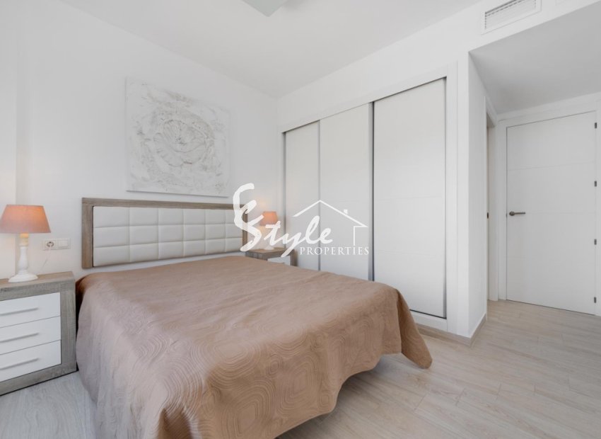 Resale - Apartment - Torrevieja - calle Puerto Romano