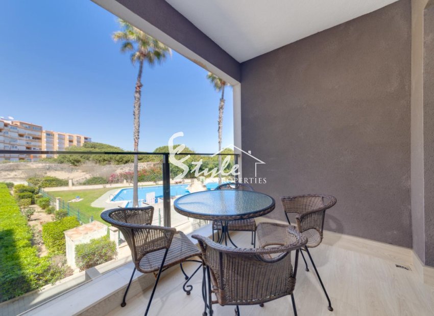 Resale - Apartment - Torrevieja - calle Puerto Romano
